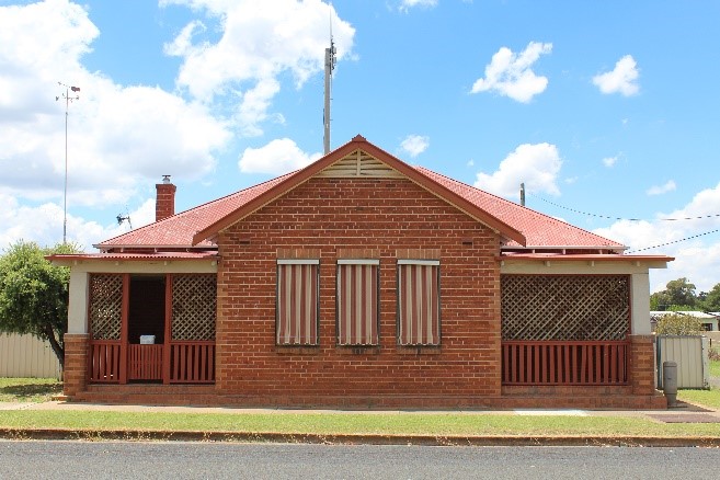 Binnaway Post Office (former).jpg